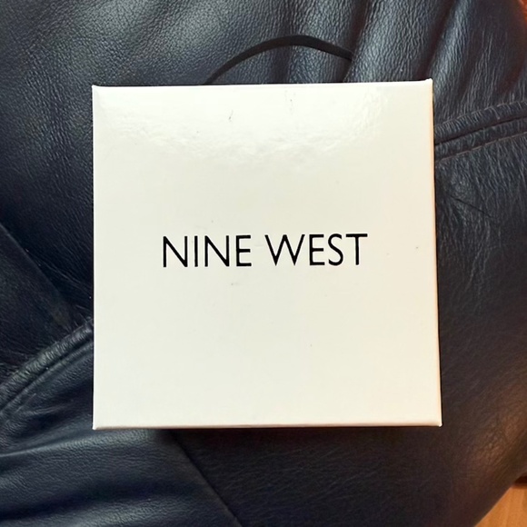 Elegant Tri-Tone Bracelet and Stud Earrings by Nine West (NIB/NIP) - Picture 5 of 7
